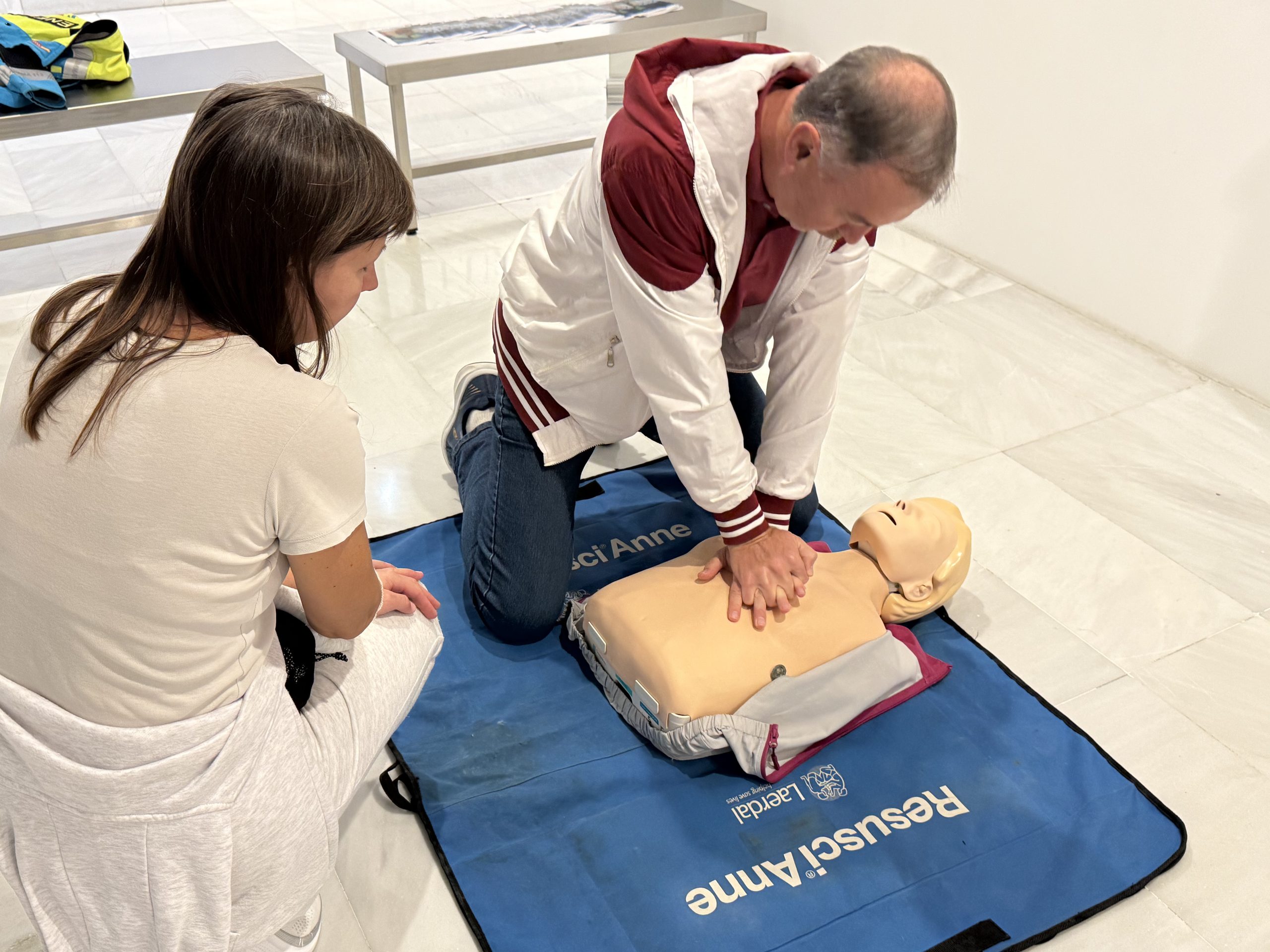 CIUDADANOS PRACTICAN TÉCNICA RCP