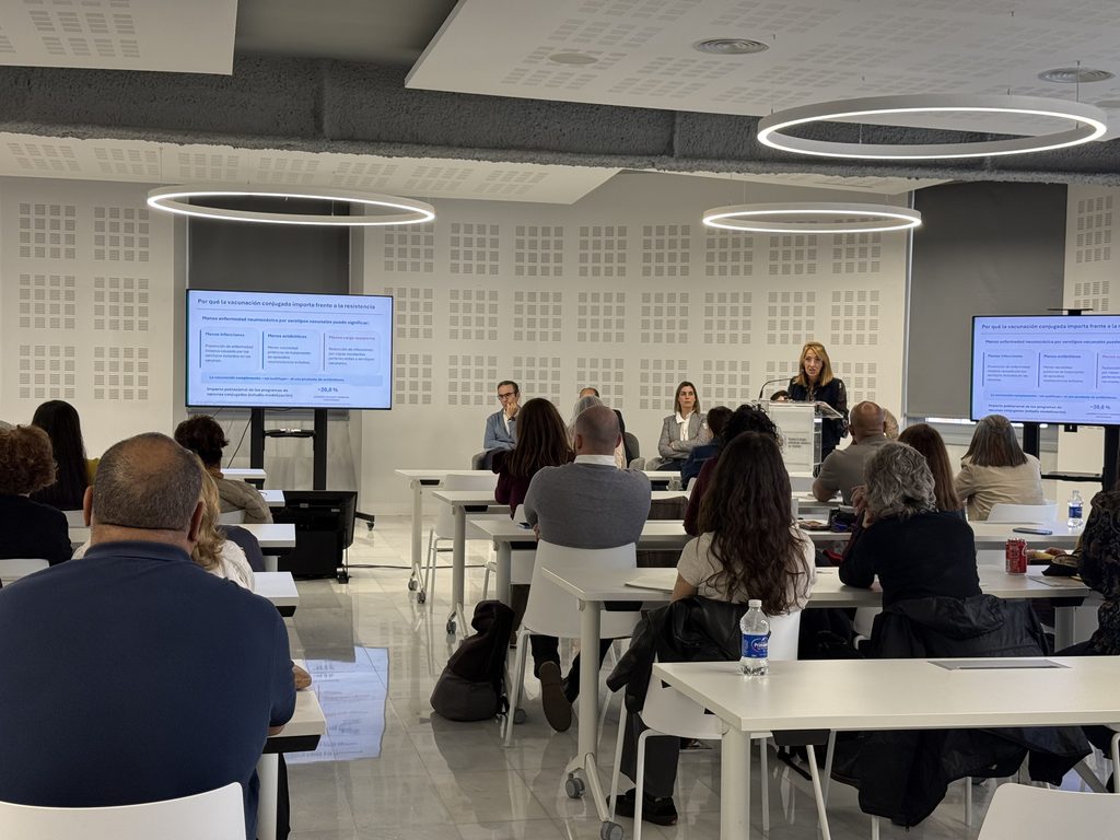 Jornada sobre vacunación celebrada en el Colegio de Médicos de Madrid